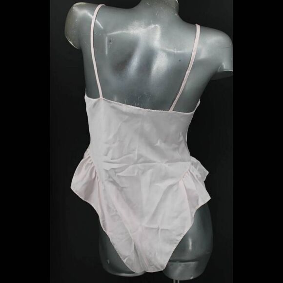 Vintage Amaretta Lingerie Teddy Romper Pink Small USA.


Sku RR19 - Picture 2 of 10